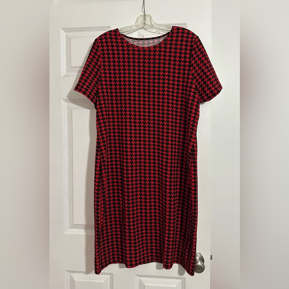 Red & Black Houndstooth Dress – Size 16/18